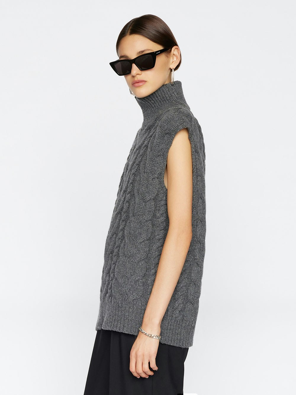 vest side view alt:fit1
